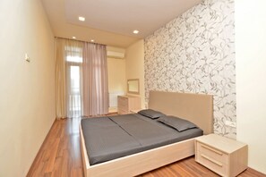 ファミリー アパートメント | 遮光カーテン、アイロン / アイロン台、ベビーベッド、WiFi (無料)