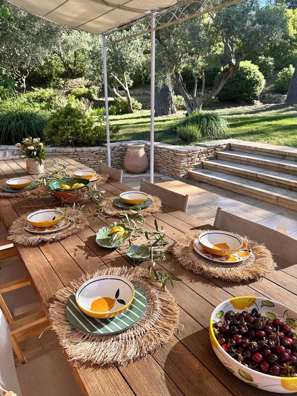 Outdoor dining