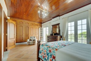 4 bedrooms, free WiFi, bed sheets - Serene Spacious Stay | Perfect for Discovering Algarve’s Coastal Gems (Albufeira)