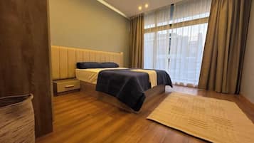 Iron/ironing board, WiFi, bed sheets