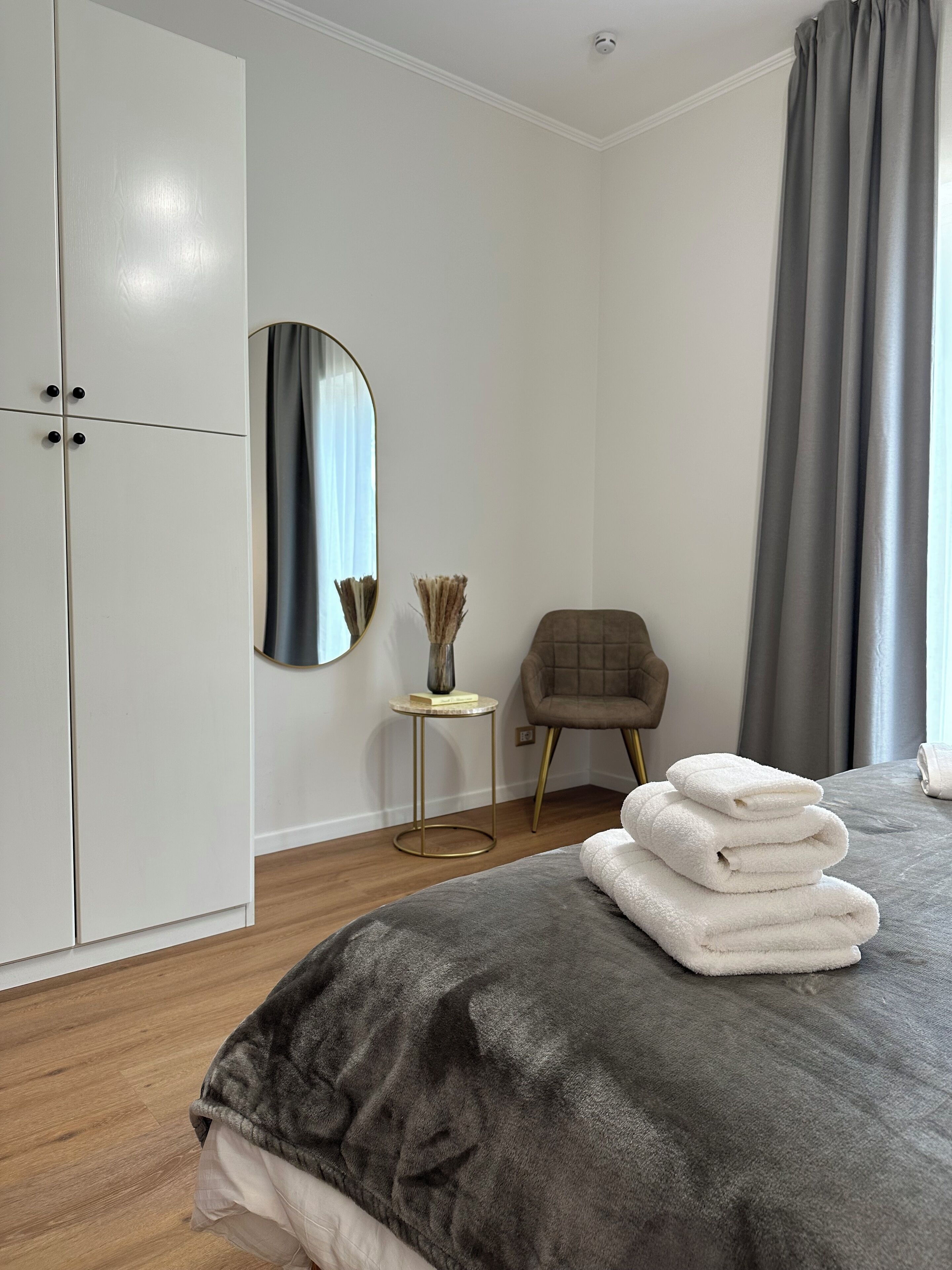 3 多间卧室、办公桌、熨斗/熨衣板、旅行婴儿床