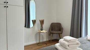 3 bedrooms, desk, iron/ironing board, travel crib