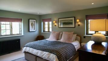 6 bedrooms, WiFi, bed sheets