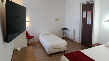 2 bedrooms, iron/ironing board, free WiFi