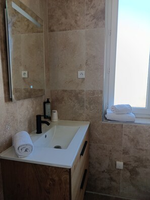 Hair dryer, towels
