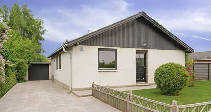 The Lucky Peer – 4BR House with Free Parking, Netflix & WiFi