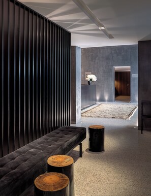 Lobby - Pet-Friendly, Full Kitchen, Jacuzzi, Rooftop Sundeck, Onsite Jacuzzi! (Lisboa)