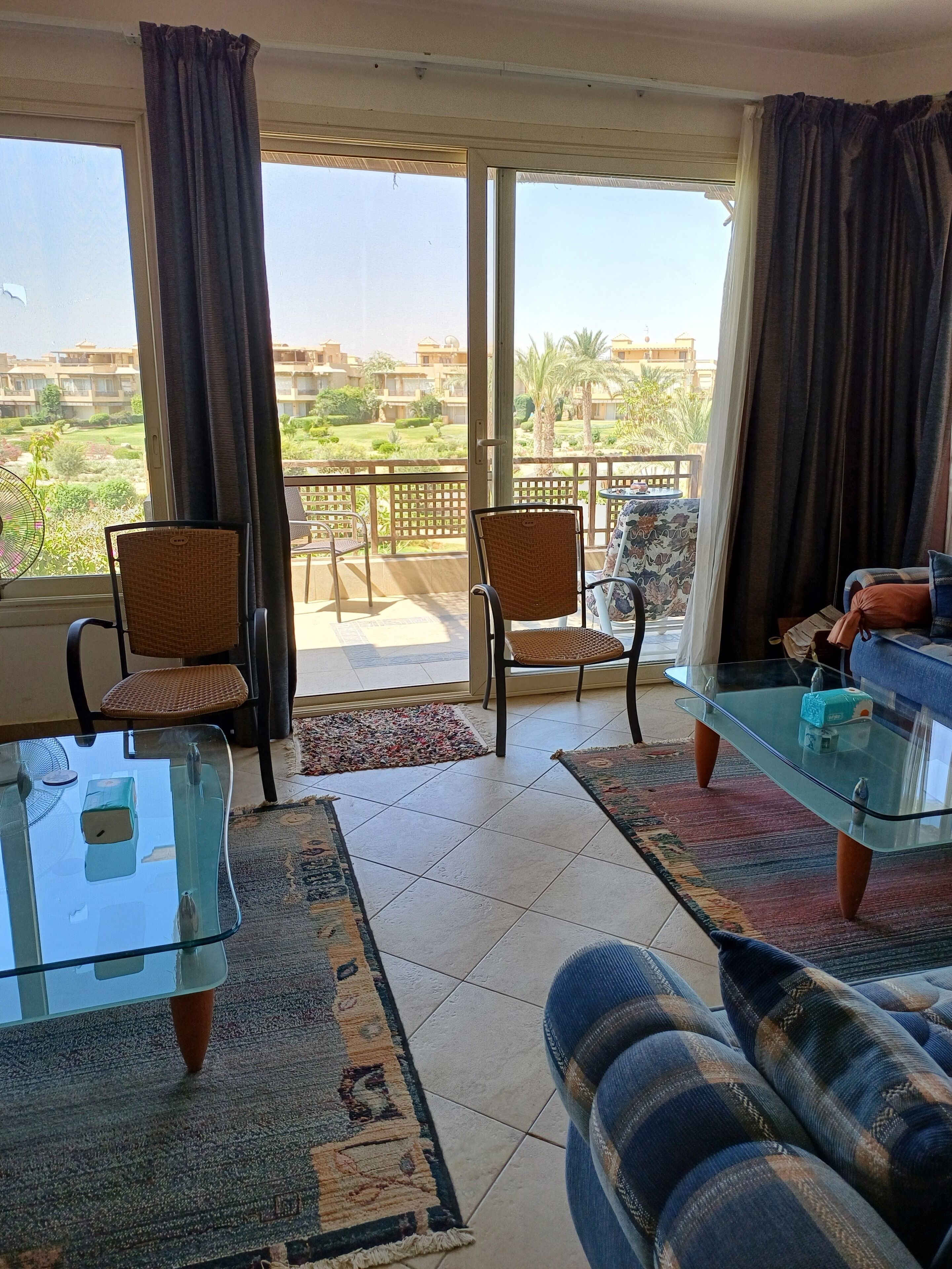 Televisión y chimenea 