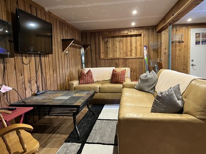 Chalet walk to Ski Hill  Sleeps 12 5 bedrooms and bunk bed