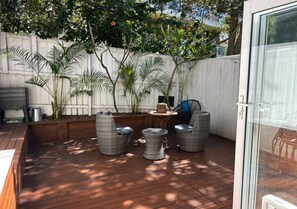 Terrace/patio - Private Dee Why Townhouse-Relaxed Coastal Retreat with Pool/10 min walk to beach (Dee Why)