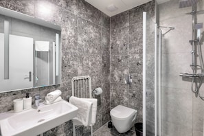 Standard-Apartment, Stadtblick | Badezimmer