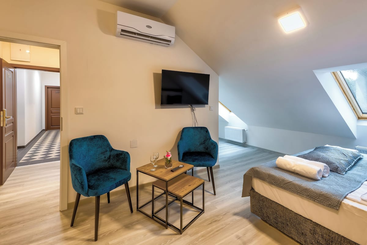 City Studio, 1 King Bed