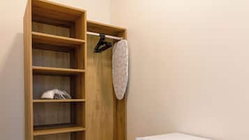 Estudio estándar, vista a la ciudad | Wifi gratis y ropa de cama