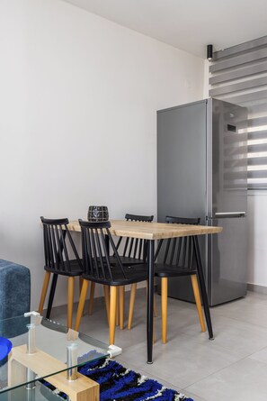 Apartamento, balcón, vistas a la ciudad | Cocina privada | Máquina de café espresso y hervidor eléctrico