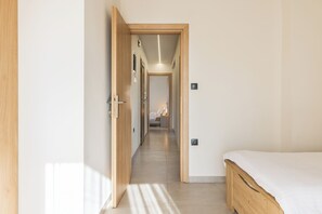 Apartamento, balcón, vistas a la ciudad | Cortinas opacas, tabla de planchar con plancha, wifi gratis