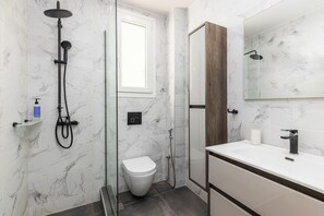 Apartment, Balcony, City View | Bathroom
