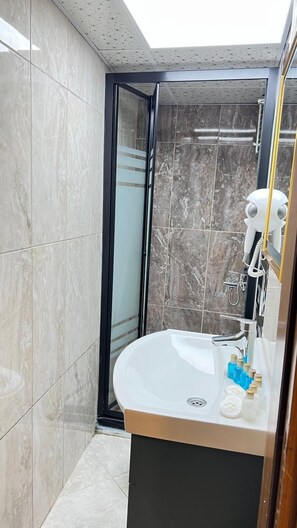 Family Quadruple Room | Bathroom | Shower, hair dryer, towels, soap