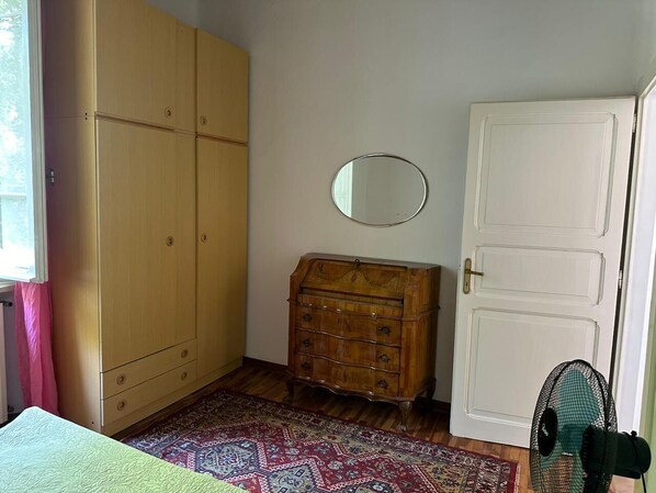 2 chambres, fer et planche à repasser, draps fournis