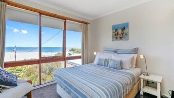 4 bedrooms, iron/ironing board, internet, bed sheets