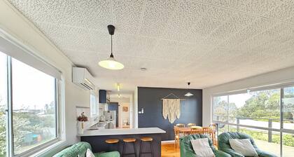 Brindabella - Only a ONE minute walk to the beach!