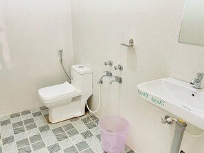 Premium-Suite, Balkon, Poolblick | Badezimmer