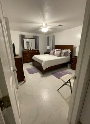 Iron/ironing board, WiFi, bed sheets