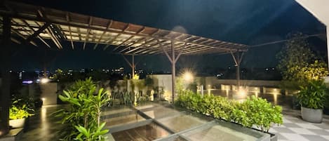 Suite estudio de lujo, vista a la ciudad | Terraza o patio