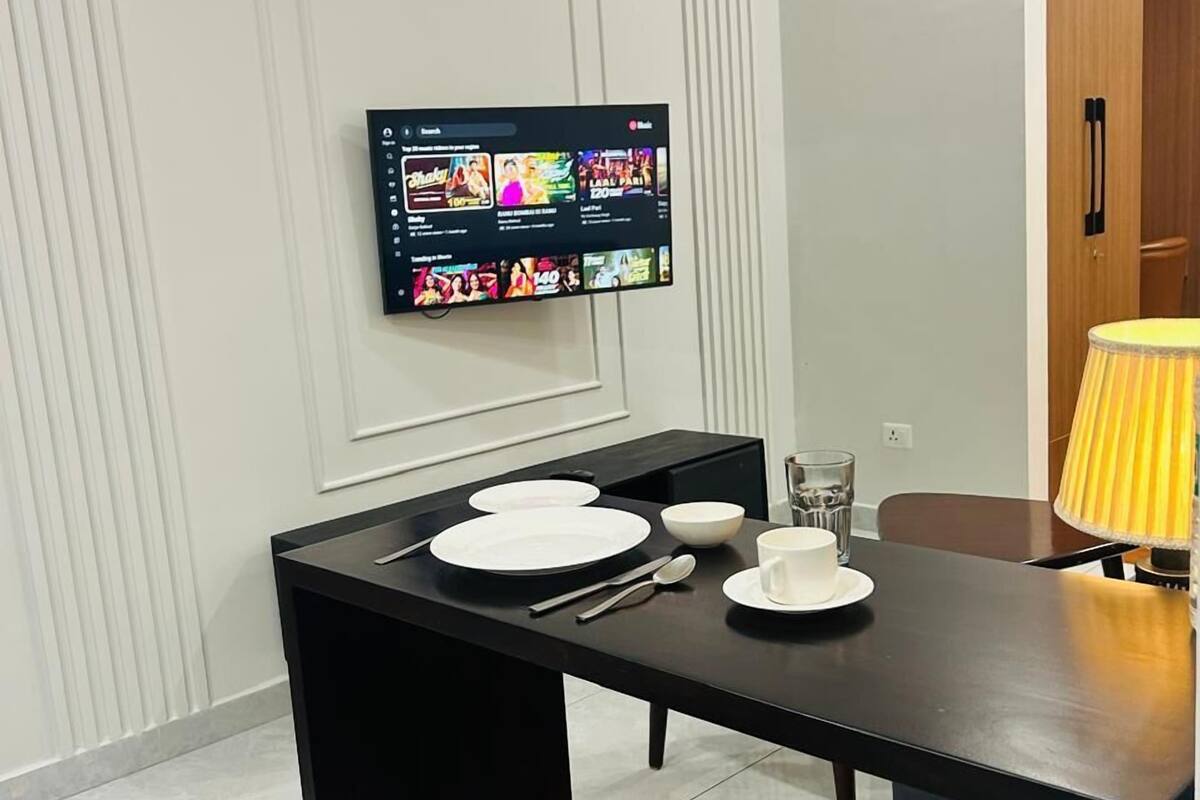 Cortinas blackout, tabla de planchar con plancha y wifi gratis