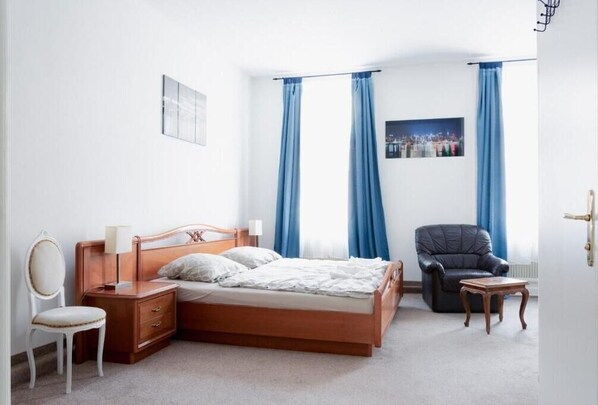 Classic Double Room | In-room safe, desk, blackout drapes, free WiFi