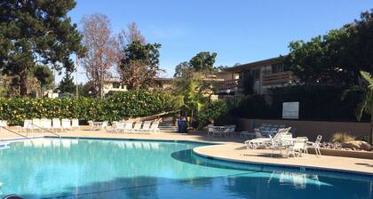 Point Loma/OB gem resort like complex. Top floor with elevator. Great amenities