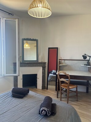 2 bedrooms, iron/ironing board, Internet, bed sheets