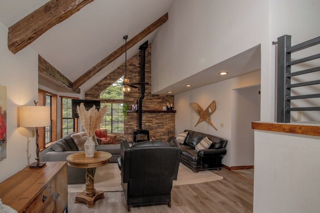 TV, fireplace, offices