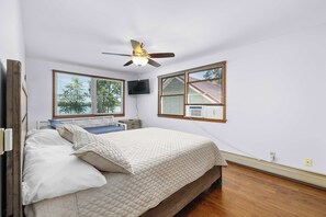 2 bedrooms, desk, iron/ironing board, travel cot