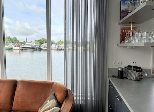 Maasterp - Woonboot 1