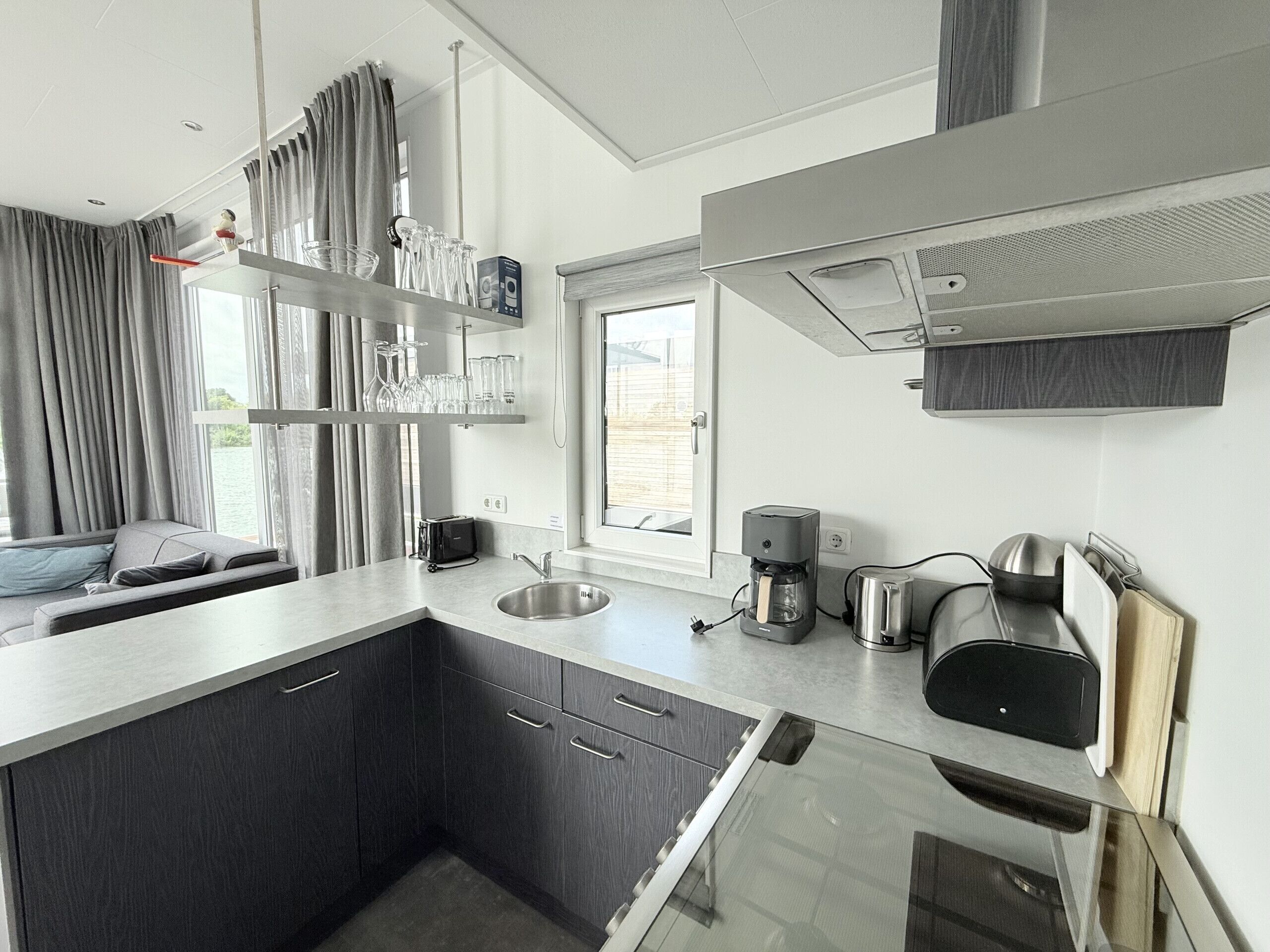 Fridge, microwave, dishwasher, coffee/tea maker