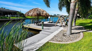 Garden - Mei Jing Waterfront Pool and Tiki Hut-must see (Cape Coral)