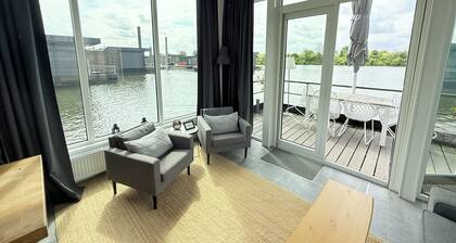Maasterp - Woonboot 16