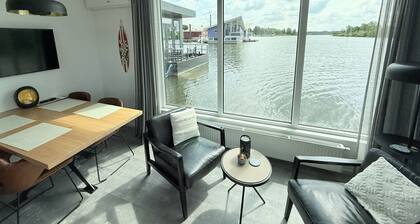 Maasterp - Woonboot 21