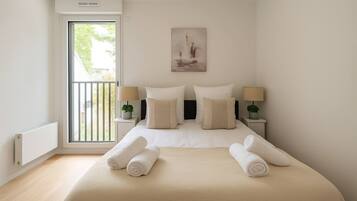 Iron/ironing board, WiFi, bed sheets