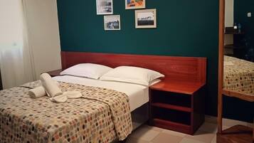 Camera Standard | Con stile personalizzato, postazione laptop, Wi-Fi gratuito