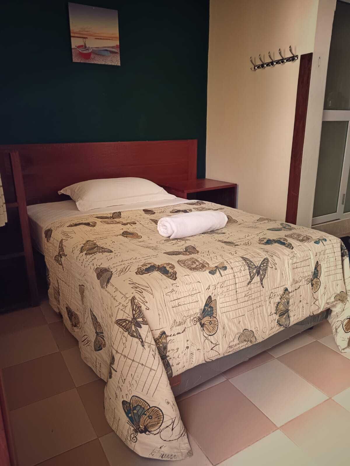 Decoración individual y espacio para trabajar con un portátil