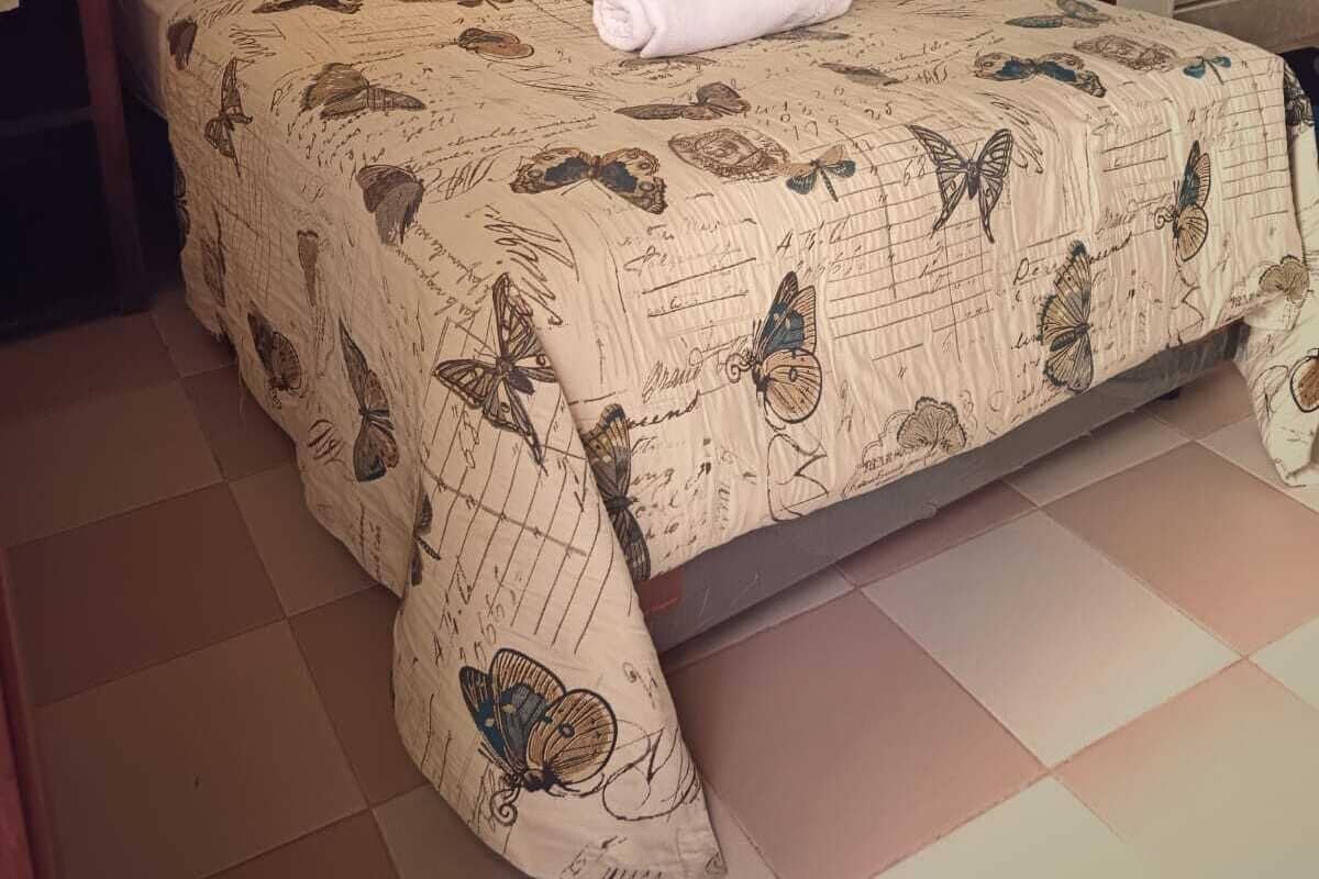 Decoración individual y espacio para trabajar con un portátil
