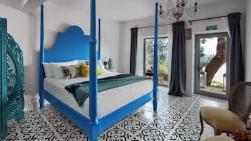 Basic-Zimmer, 1 Queen-Bett, Poolblick | Kostenloses WLAN