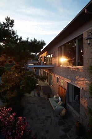 المنشأة من الخارج