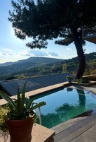 季节性开放的室外游泳池