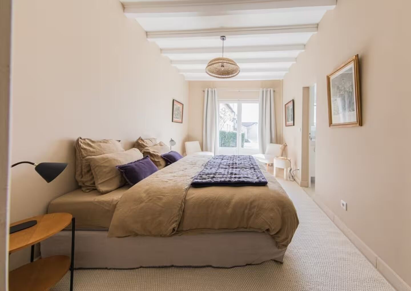 4 bedrooms, iron/ironing board, Internet, bed sheets