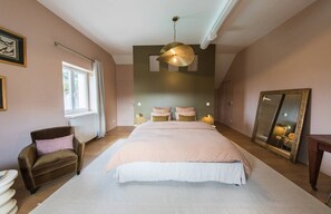 4 chambres, fer et planche Ă  repasser, accĂšs Internet, draps fournis