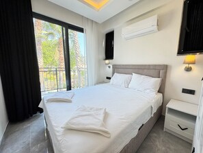 4 bedrooms, desk, iron/ironing board, WiFi