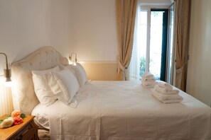 2 bedrooms, iron/ironing board, free WiFi, bed sheets - Elegant mansion with sea view garden, 5 minutes from the beach (Recco)