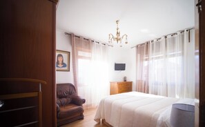 5 chambres, fer et planche Ă repasser, Wi-Fi, literie fournie